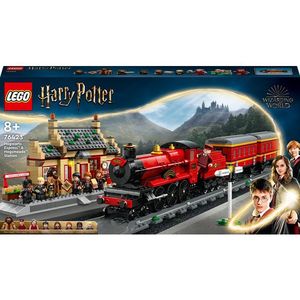 LEGO Harry Potter 76423 Zweinstein Express en Zweinsveld station