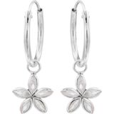 Zilveren oorringen met hanger, bloem van kristallen