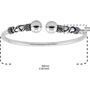 Zilveren armband, bangle in Bali stijl met spiralen en gladde kralen