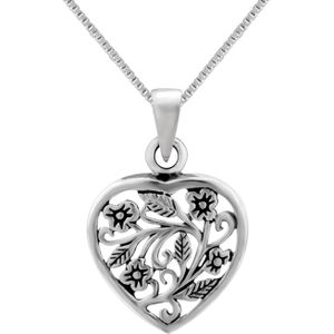 Zilveren ketting met hanger, opengewerkt hart met bloemen en blaadjes