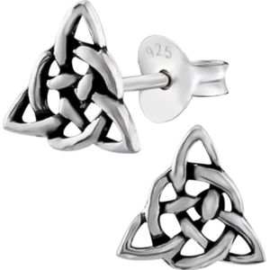 Zilveren oorstekers, Keltische driehoek