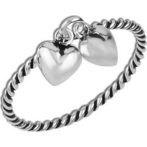 Zilveren ring, gevlochten met twee hartjes