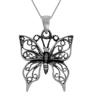Zilveren ketting met hanger, rijk bewerkte vlinder