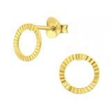 Gold plated oorstekers, opengewerkte cirkel met detail