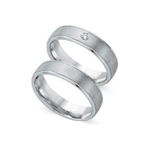 Trouwringen 8 karaat witgoud met Diamant