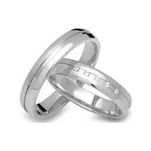 Trouwringen 8 karaat witgoud 5 Diamanten