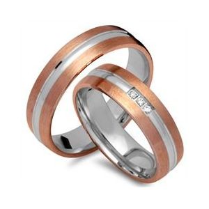 Trouwringen 8 karaat rood-wit goud 3 Diamanten