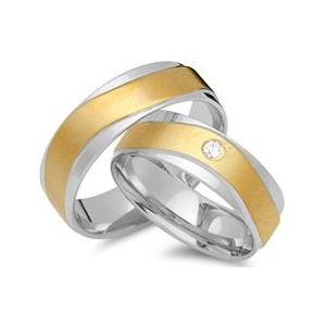 Trouwringen 8 karaat geel witgoud met Diamant