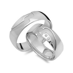 Trouwringen 8 karaat witgoud 4 Diamanten