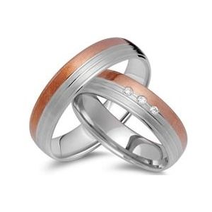 Trouwringen 8 karaat rood-wit goud 3 Diamanten