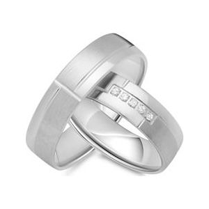 Trouwringen 8 karaat witgoud 5 Diamanten