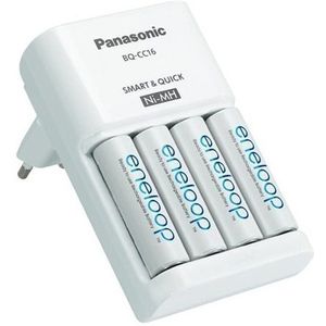 Panasonic Snellader + 4 x Panasonic Eneloop AA batterijen