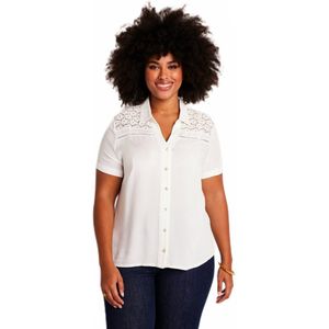 Opengewerkte blouse van kant met knoopsluiting