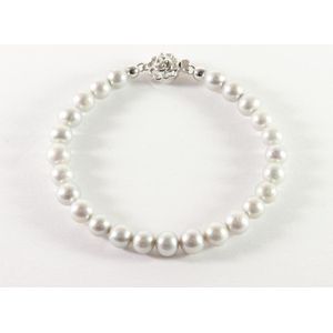 Armband met natuurlijke grijze zoetwater parels en zilveren sluiting - lengte 21 cm.