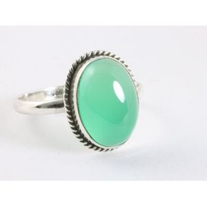 Bewerkte ovale zilveren ring met groene onyx - maat 19