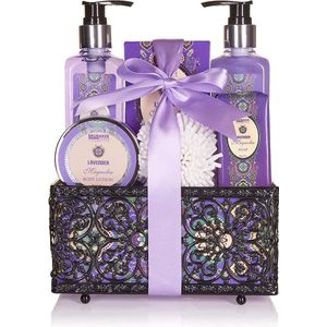 BRUBAKER Cosmetics Bad- en Doucheset Lavendel Magnolia Fragrance - Cadeautip Vrouw - Cadeau Idee - 7-delige Cadeauset in Decoratieve Mand - Dierproef vrij! - Moederdag cadeautje