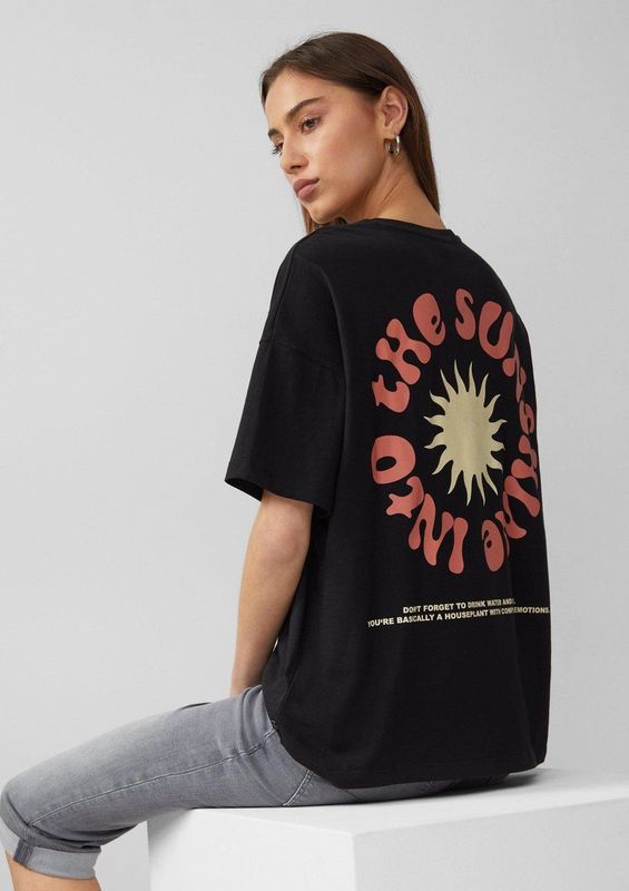 Q/S designed by - T-shirt - Zwart - Met Print op de Achterkant