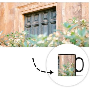 Magische Mok - Foto op Warmte Mokken - Koffiemok - Architectuur - Deur - Bloemen - Groen - Vintage - Magic Mok - Beker - 350 ML - Theemok