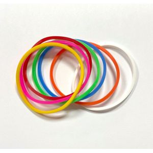 Set met 7 gekleurde armbandjes - Feestelijk - Inclusief confetti cadeauverpakking - Damesdingetjes