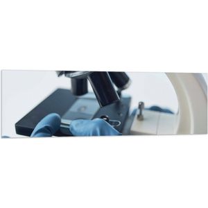 Vlag - Laboratorium - Apparaat - Microscoop - Handschoenen - 150x50 cm Foto op Polyester Vlag