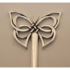 Metalen haarstok grote vlinder in de kleur zilver - haarstokje sierlijke vlinder - knot haaraccessoires - haarsieraden vrouwelijke - haaraccessoire - zilveren haarpin voor haar op te steken - hairpin butterfly - harpin - stokje voor haar