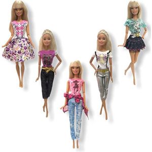 Isa's Friends® Poppenkleertjes - 5 Outfits Voor Poppen - Geschikt Voor O.a Barbie - Setje 'Tess'