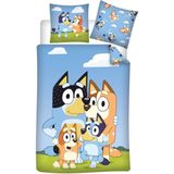 Bluey - Dekbedovertrek Fun Family - Blauw - 140 x 200 cm - Polykatoen - 1 Kussensloop 65 x 65 cm