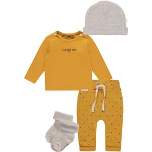 Noppies - kledingset - 4 delig - Broek Kris Oker met sterretjes - Shirt Hester Oker - Muts Nevel Taupe - 1 paar sokjes Taupe - Maat 44