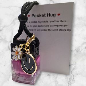 Autoparfum Smiley | met BLACK Pocket HUG | 8ml | Wenskaart | Dupe | Car Perfume | Autogeur | Auto parfum | Autogeurtje | Luchtverfrisser | Auto Geurverfrisser | Kerstcadeau | Bedankt cadeautje | Verjaardagscadeau