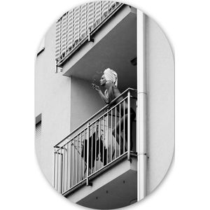 Balkon - Sigaretten - Roken - Vrouw Kunststof plaat (5mm dik) - Ovale spiegel vorm op kunststof