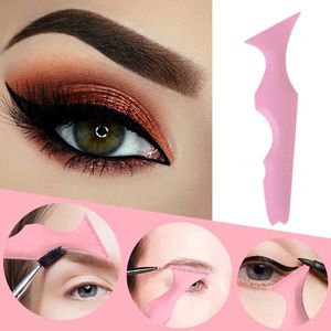 Make up - eyeliner - eyeliner hulp - mascara hulp - make up kwasten - contouren - liniaal - eyeliner tool - multifunctionele make up hulp - stencils en sjablonen - winged eyeliner - wimpers - wenkbrauwen - waterline - lippenstift - oogpotlood