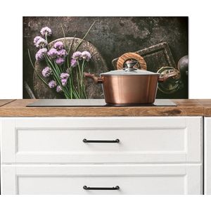 Spatscherm keuken 90x45 cm - Kookplaat achterwand Bieslook - Keuken - Vijzel - Rustiek - Kruiden - Paars - Muurbeschermer - Spatwand fornuis - Hoogwaardig aluminium