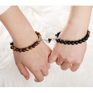 Akyol - koppel armband -valentijn voor hem en haar-vriendschapsarmband- Liefdes Cadeau-Romantisch-Cadeau voor je vrouw of vriendin - Mannen Cadeautjes – vrouwen cadeautjes – magneten – zwarte armband- goud bruin kleurige armband - liefdes armba