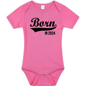 Born in 2024 tekst baby rompertje roze meisjes - Kraamcadeau/ zwangerschapsaankondiging - 2024 geboren cadeau 92