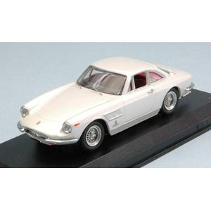 De 1:43 Diecast Modelcar van de Ferrari 330 GTC van 1966 in Pearl White.. De fabrikant van het schaalmodel is Best-Model. Dit model is alleen online beschikbaar
