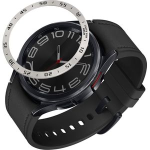 kwmobile Beschermende Ring geschikt voor Samsung Galaxy Watch 6 Classic 43mm Fitness Tracker - Bezel Ring voor smartwatch - Beschermring voor smartwatch in zilver / zwart.