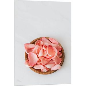 PVC Schuimplaat- Houten Schaaltje Vol Bloemblaadjes - 70x105 cm Foto op PVC Schuimplaat