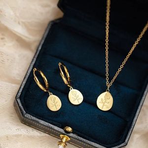 Sieraden geschenkset Rose - 18k goud - Juni - Bloemen oorbellen - Ketting met Bloem - Cadeautje voor haar