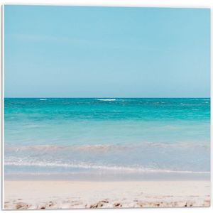 WallClassics - PVC Schuimplaat- Felblauwe Zee aan het Witte Strand - 50x50 cm Foto op PVC Schuimplaat