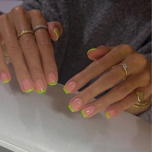 24 Stuks Korte Vierkante Kunstnagels met Lijm en Nagelvijl - Ideaal voor Doe-Het-Zelf Nagelkunst