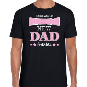 Bellatio Decorations Cadeau t-shirt aanstaande papa - awesome new dad - zwart/roze - heren - Vaderdag/verjaardag M