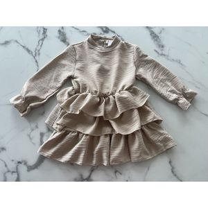 Meisjes jurk met ruffles 100% Polyester ""Beige"" | Jurkje 100% Polyester, verkrijgbaar in de maten 98/104 t/m 158/164
