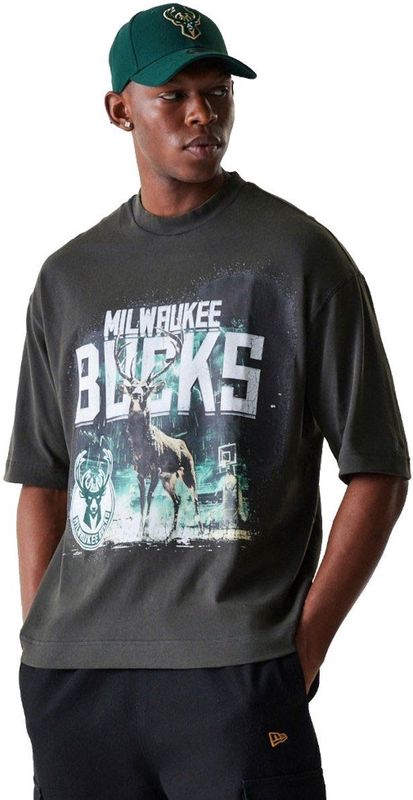 New Era Nba Washed Graphic Milwaukee Bucks T-shirt Met Korte Mouwen Grijs L Man