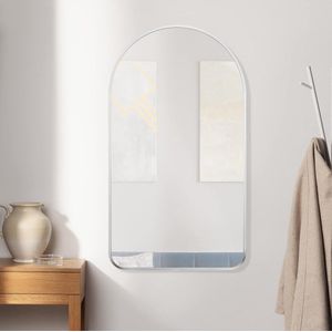 wandspiegel in zilverkleurig frame - Boogvormig design - 3x45x80 cm - Spiegel inclusief bevestigingsmateriaal - Op te hangen of neer te zetten