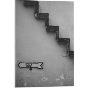 PVC Schuimplaat- Trap voor Witte Muur in het Zwart- wit met Bordje Exit - 50x75 cm Foto op PVC Schuimplaat