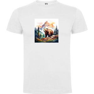 Wit T-Shirt met “Bruine Beer in de bergen - Dieren - Natuur“ Print Full Color Maat S