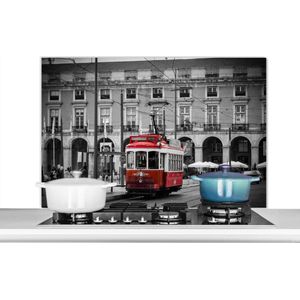 Spatscherm keuken 100x65 cm - Kookplaat achterwand Zwart-wit foto met een rode tram - Muurbeschermer - Spatwand fornuis - Hoogwaardig aluminium