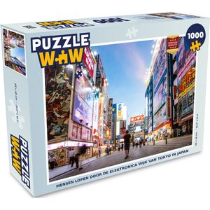 Puzzel Mensen lopen door de elektronica wijk van Tokyo in Japan - Legpuzzel - Puzzel 1000 stukjes volwassenen