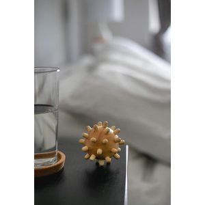 Kleine houten massagebal met noppen voor ontspanning