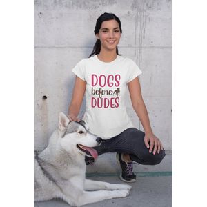 Shirt - Dogs before dudes - Wurban Wear | Grappig shirt | Leuk cadeau | Unisex tshirt | Honden | Puppy | Hondenmand | Bench | Hondenvoer | Wit